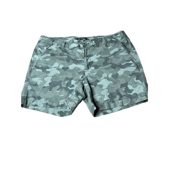 Eddie Bauer Army Green Shorts Size 12 - Picture 1 of 4